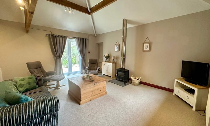 Alton House | The Stables - detached bungalow in Alton