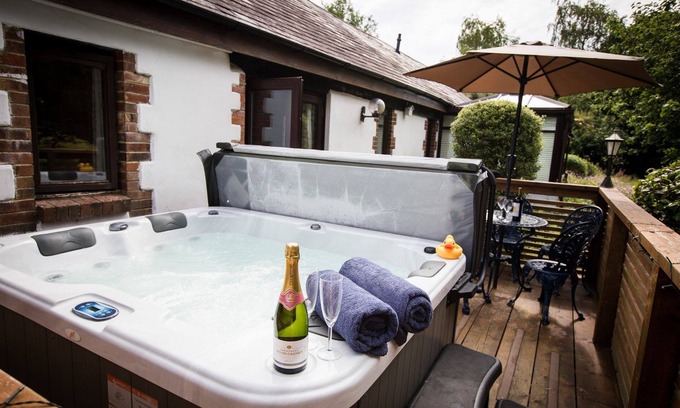 Devon Cottage | Dog-Friendly Retreat at The Stables with Hot Tub & Spa