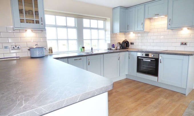 Winkhill Cottage | Explore The 'Stables': Pet-Friendly Retreat with Breakfast