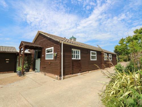 Brighstone House | Pet-Friendly Retreat at The Stables - Rated 10/10!