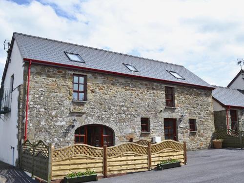 Glynarthen House | Pet-Friendly Retreat at The Stables - Perfect for Families
