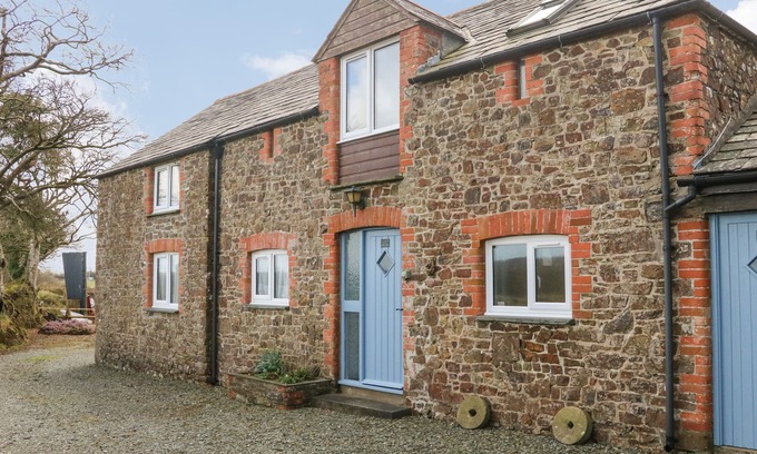 Holsworthy Cottage | Discover THE STABLES: Pet Friendly Retreat with Pool
