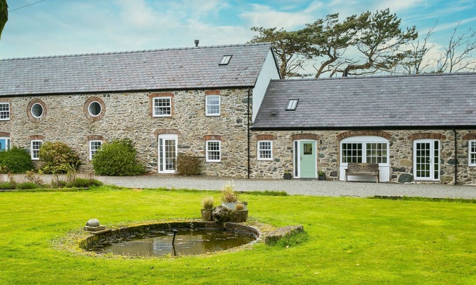 Bryngwran Cottage | The Stables - with hot tub sleeps 8 guests in 3 bedrooms