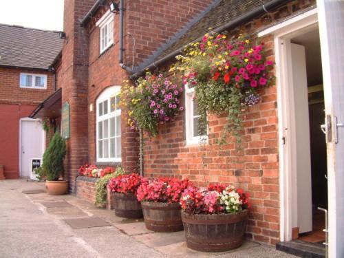 Ticknall Hotel | Experience Comfort at The Staff Of Life - 4-Star Haven