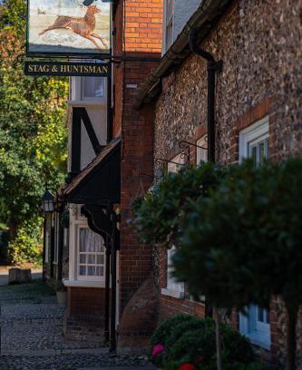 Hambleden Bed & Breakfast | Pet-Friendly Retreat at The Stag and Huntsman, 8.9/10 Rating
