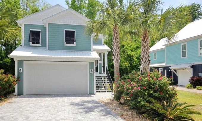 North Litchfield Beach House | Discover The Starfish: Close to Huntington Beach Park