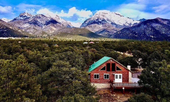 Baca Grande Cabin | Exclusive Stargazer Retreat: Mountain Escape with Breakfast