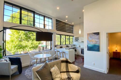 Hamilton Apartment | Discover Comfort at The Statesman Hotel in Your Next Trip