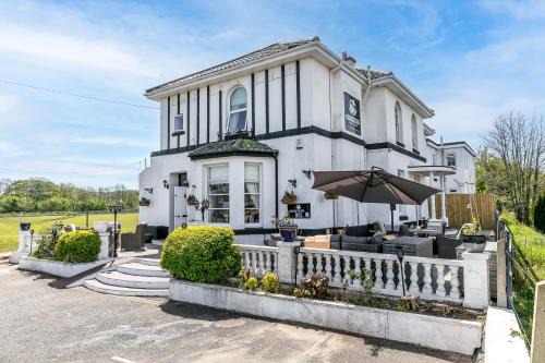 Galmpton Hotel | Discover The Station Guest House - 4-Star Rated Retreat