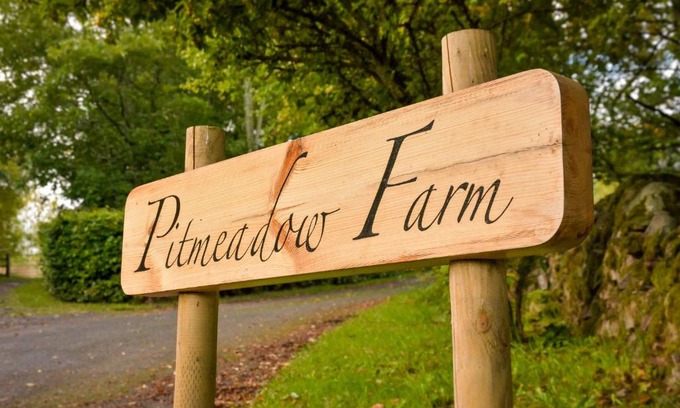 Perth House | Exceptional Steading at Pitmeadow Farm - Pet Friendly Retreat