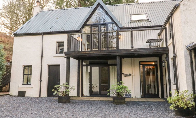 Dalmally Cottage | Family-Friendly Cabin Retreat at The Steading in Lochawe