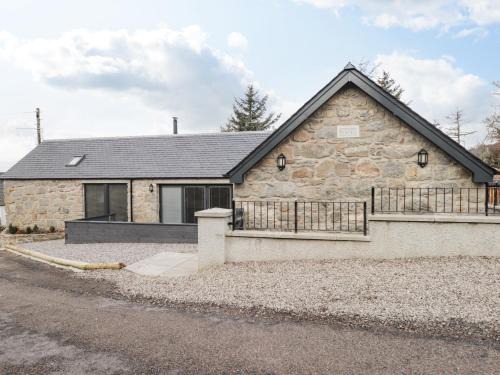 Rogart House | Discover The Steading: Family-Friendly 4-Star Retreat