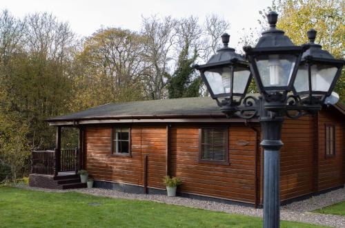Kettlebridge Cabin | Experience The Steadings Log Cabins: Pet-Friendly Retreat