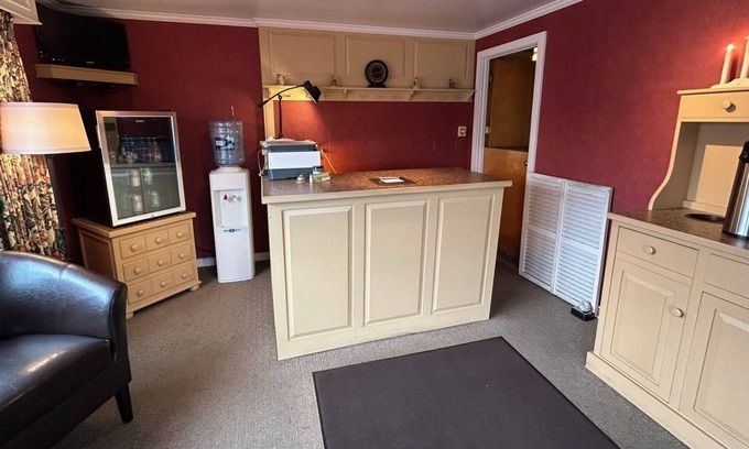 State College Hotel | ```html
Discover The Stevens Motel: Rated 9/10 with Spa & Dining
```