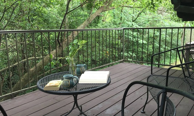 Highlands - Perkins Bed & Breakfast | Discover The Stockade Bed and Breakfast: Guest Rated 9.8