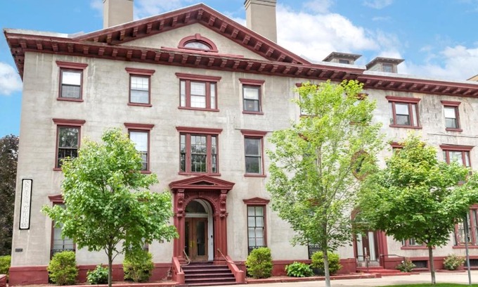 Schenectady Hotel | Discover The Stockade Inn: 10/10 Child-Friendly Retreat