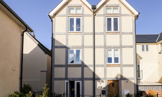 Ludlow House | Pet-Friendly Stokesay with Garden in Scenic Ludlow