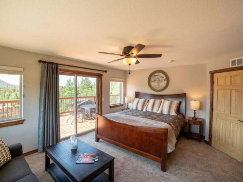 Grand Lake House | Inviting Stone Hill House with Lake View in Grand Lake