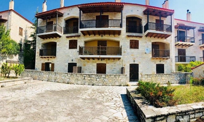 Karpenisi House | Pet-Friendly Getaway at The Stone House in Gorianades
