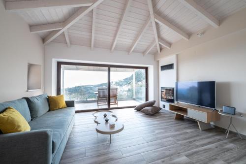 Anthousa Villa | Discover The Stone House: 4-Star Hotel with Perfect Ratings