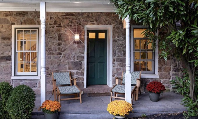 Stockton House | Top-Rated Stone House in Downtown Stockton with Kitchen