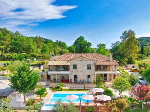 Ano Korakiana House | Guest Rated 10/10: The Stone Villas with Pool & Hot Tub