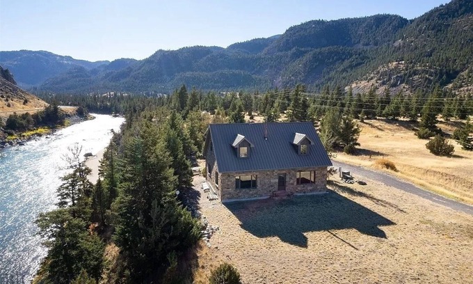 Emigrant House | Experience The Stonefly House: Riverfront Retreat with Breakfast
