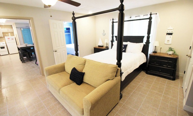 Vinita House | The Stowaway - Grand Lake home - Near cove with boat dock