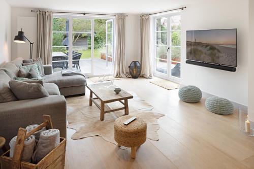 List House | Discover The Strand: Pet-Friendly 4-Star Retreat Awaits