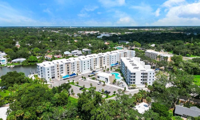North Trail Condo | Explore The Strand of Sarasota FL - Rated 10/10 with Pool & Spa