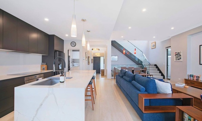 Bulimba House | The Stuart Tri Level Luxury with Poolside Dining