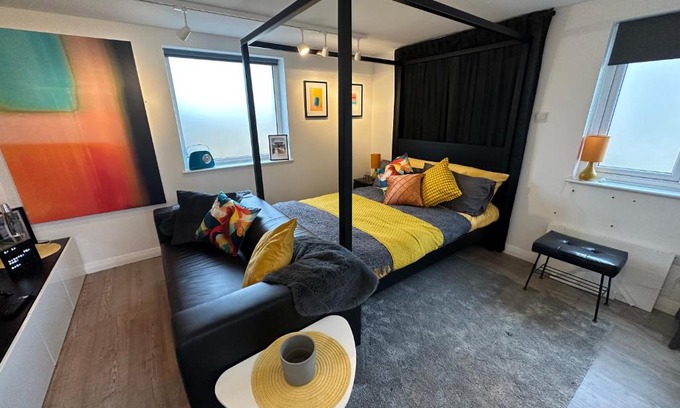 Grimsby Apartment | Pet-Friendly Oceanfront Retreat at The Studio by Hip Haus