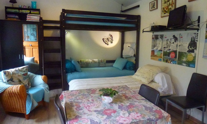 Janville-sur-Juine Cottage | Guest Rated 10/10: The Studio Cottage Thiares with Breakfast