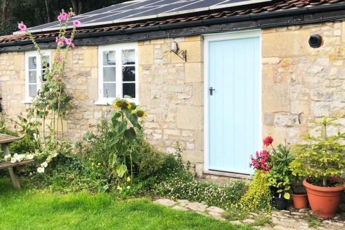 Newton St Loe Apartment | Discover The Studio @ Cleeve Hill - Rated 8.5/10 by Guests