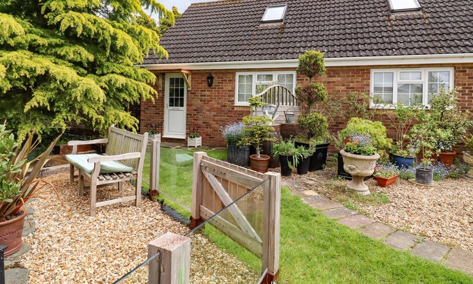 Stotfold Apartment | THE STUDIO, family friendly, with a garden in Baldock