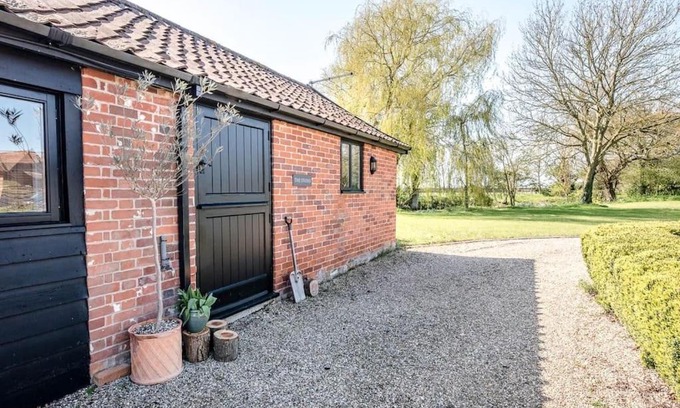 Woodbridge House | Discover The Studio, Hoo - Highly Rated by Guests