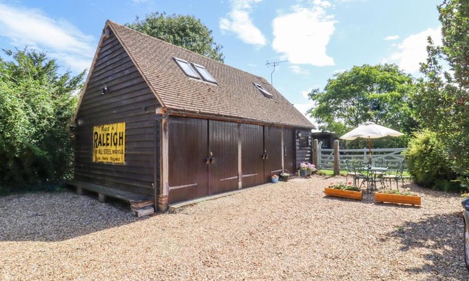 Cambridge House | Top-Rated Pet-Friendly Stay at The Studio, Horseshoe Cottage