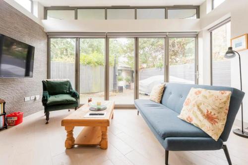 Crouch End Villa | Family-Friendly Retreat at The Studio House - Crouch End