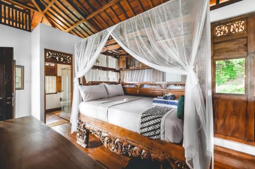 Senggigi House | Inviting Stay at The Studio: Top-Rated with Pool & Breakfast