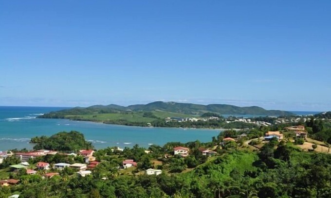 Tartane Apartment | Inviting Studio Mahoganys with Ocean Views in Caravelle