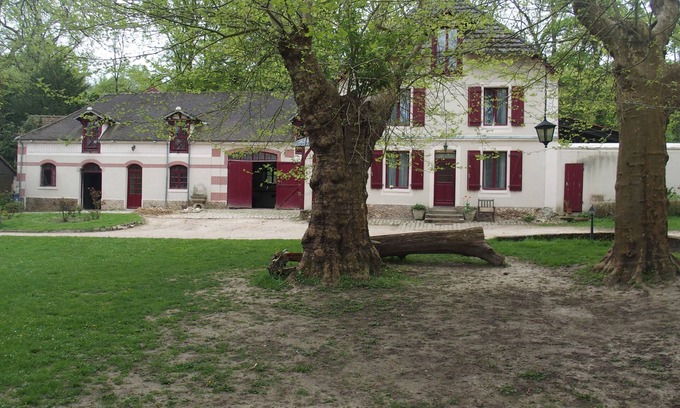 Chateaufort Apartment | Discover The Studio of the Domaine de la Geneste Retreat