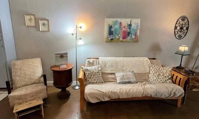 Marble Falls House | Cozy Retreat at The Studio on Hamilton Creek with Breakfast