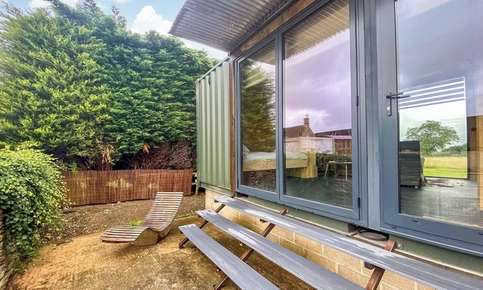 Giddeahall Cottage | Discover The Studio: Steps from Yatton Keynell Village