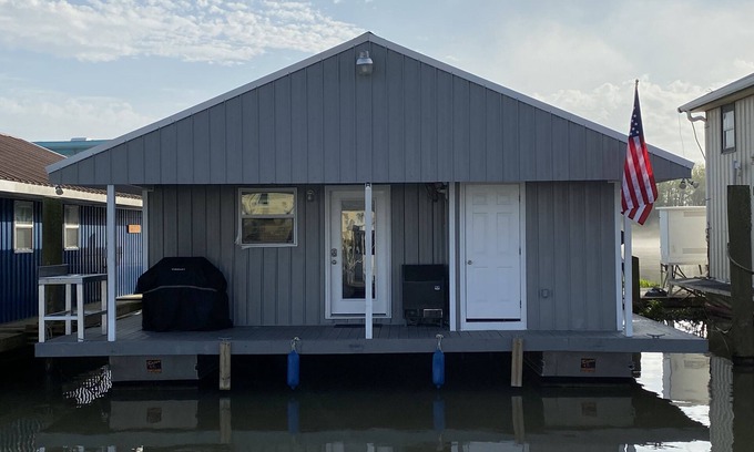 Venice Boat Rental | Experience The Stumble Inn: 9.8 Rated Houseboat Retreat