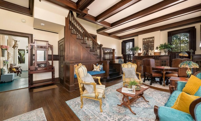 Brazos House | Top-Rated Sturgis Inn in Downtown Waco - Pet Friendly Stay