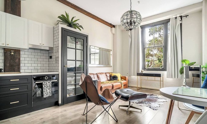 Darling Harbour Apartment | Explore The Stylists House: A Chic Inner City Retreat