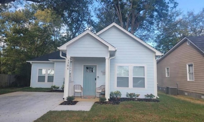 Tupelo House | Relax at The Sugar Shack Cottage with Hot Tub & Spa