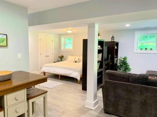 Lewisboro Apartment | Pet-Friendly Getaway at The Suite at Pound Ridge