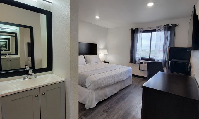 Minot Hotel | The Suite Inn