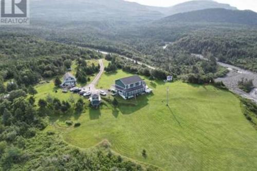 Trout River House | The Sullivan Suite 5 Bedroom home, on 5 acres in Gros Morne